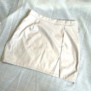 Faux leather cream/ white skirt - size medium / 6
